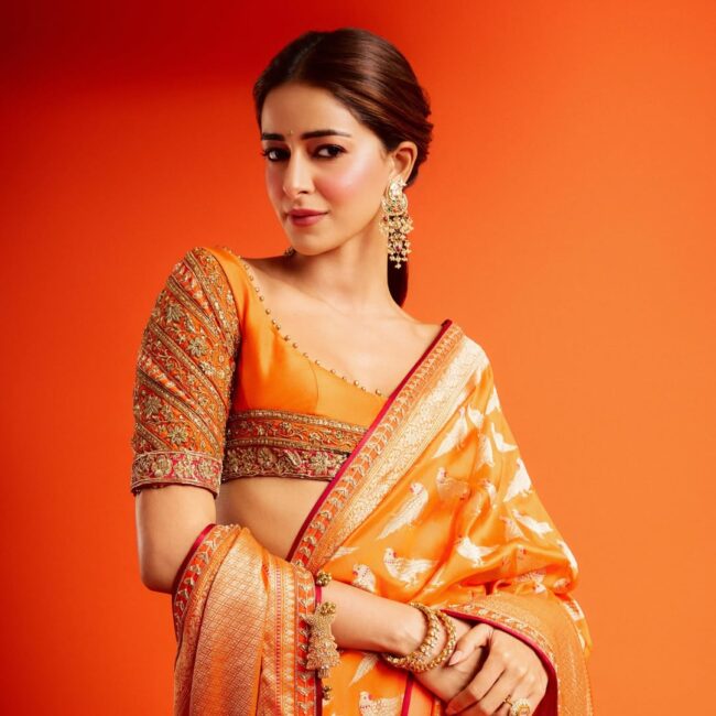 @ananyapanday 🧡BEAUTIFUL 🧡in a pure handwoven Banarasi Saree .. the Christmas inspired motives @ananyapanday 🧡BEAUTIFUL 🧡in a pure handwoven Banarasi Saree .. the Christmas inspired motives